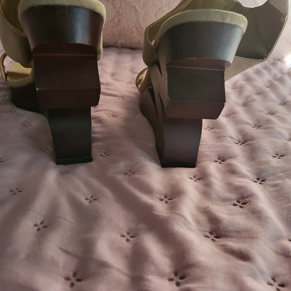 Shoes - Picture 2 of 3